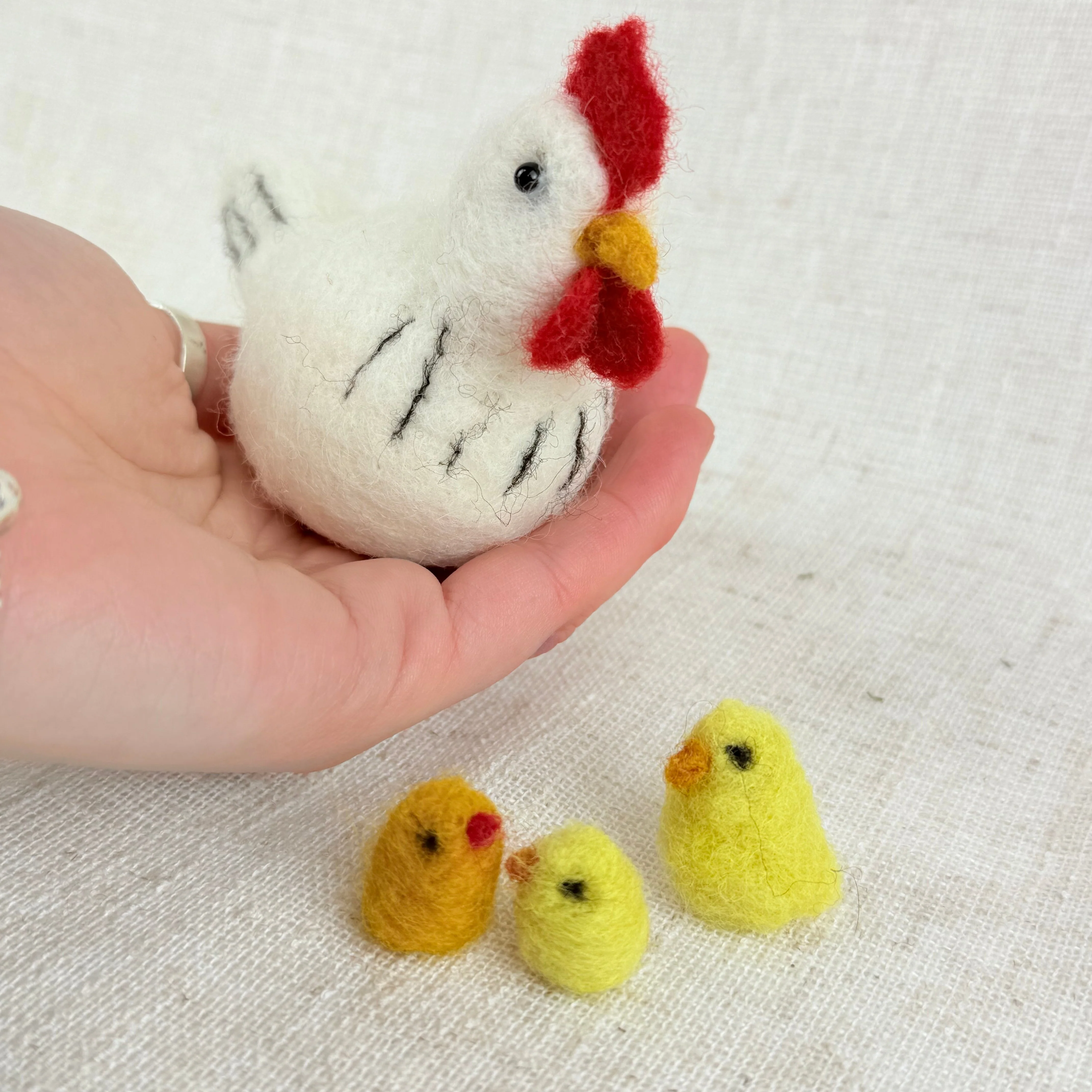 Round Hen with Chicks Small Needle Felt Kit - Image 3